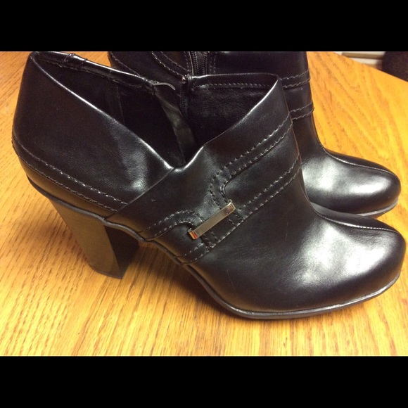 Liz Claiborne flex bootie - Picture 2 of 3